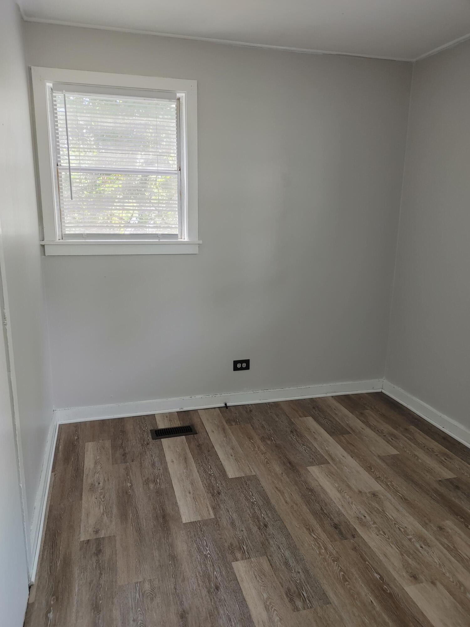 122 Pembroke Road Oak Ridge, TN 37830 - Photo 10 of 15 0816211126_HDR (1)
