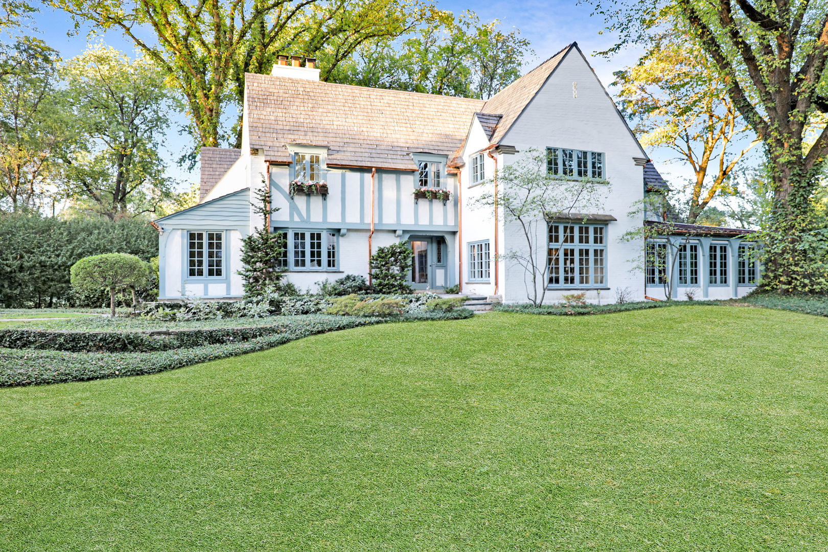 180 Dewindt Road Winnetka, IL 60093 - Photo 2 of 44