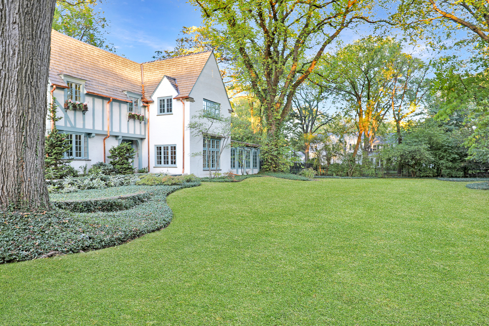 180 Dewindt Road Winnetka, IL 60093 - Photo 3 of 44