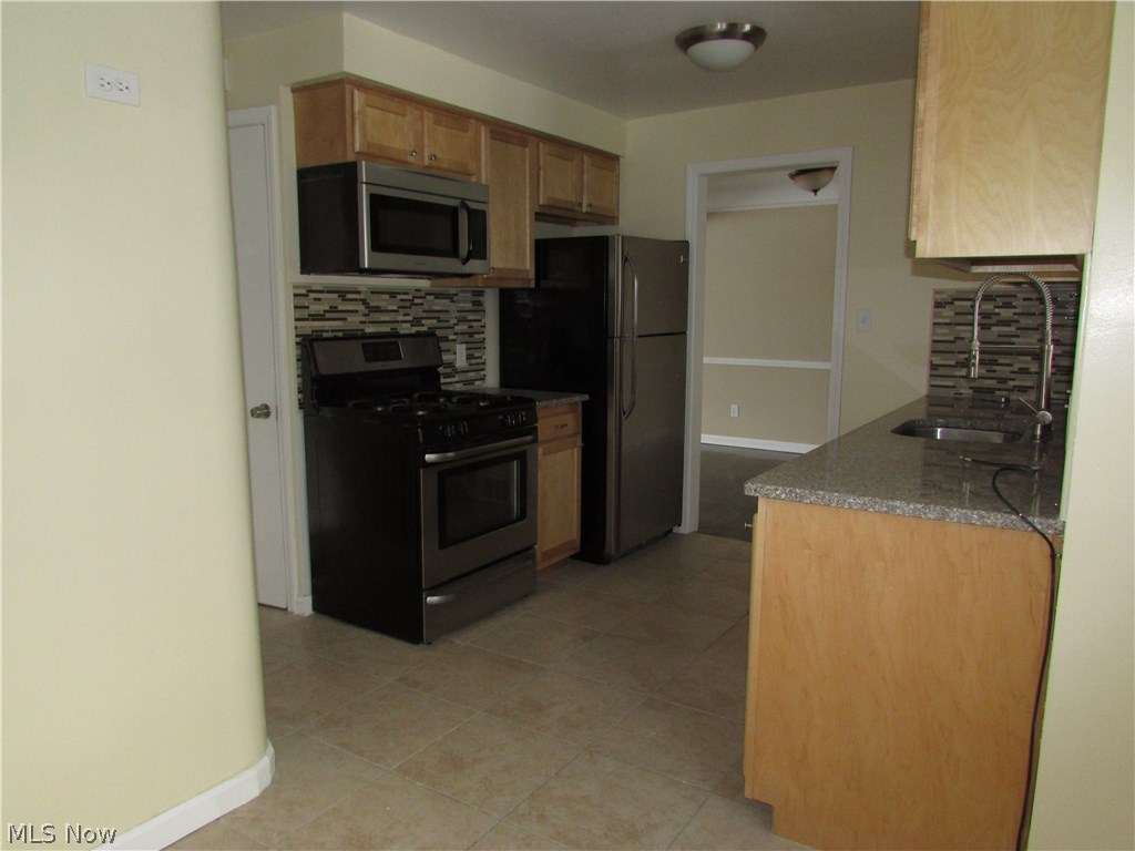 4891 Farnhurst Road Cleveland, OH 44124 - Photo 13 of 28