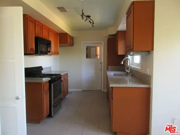 $5,200 | 5108 Valley Ridge Avenue, Los Angeles, CA 90043