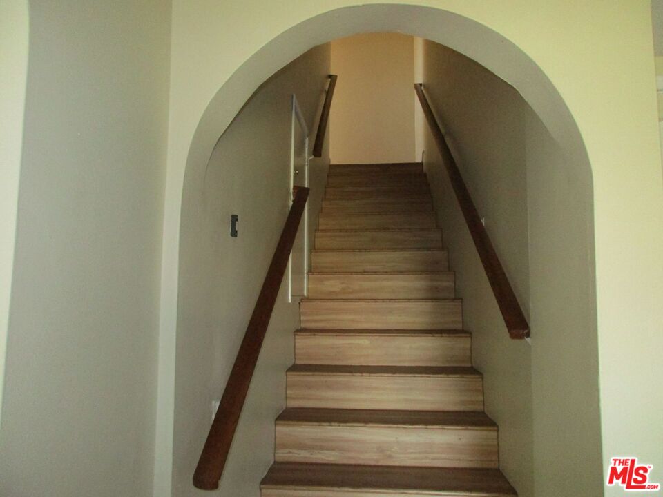 5108 Valley Ridge Avenue View Park, CA 90043 - Photo 25 of 33 a view of entryway