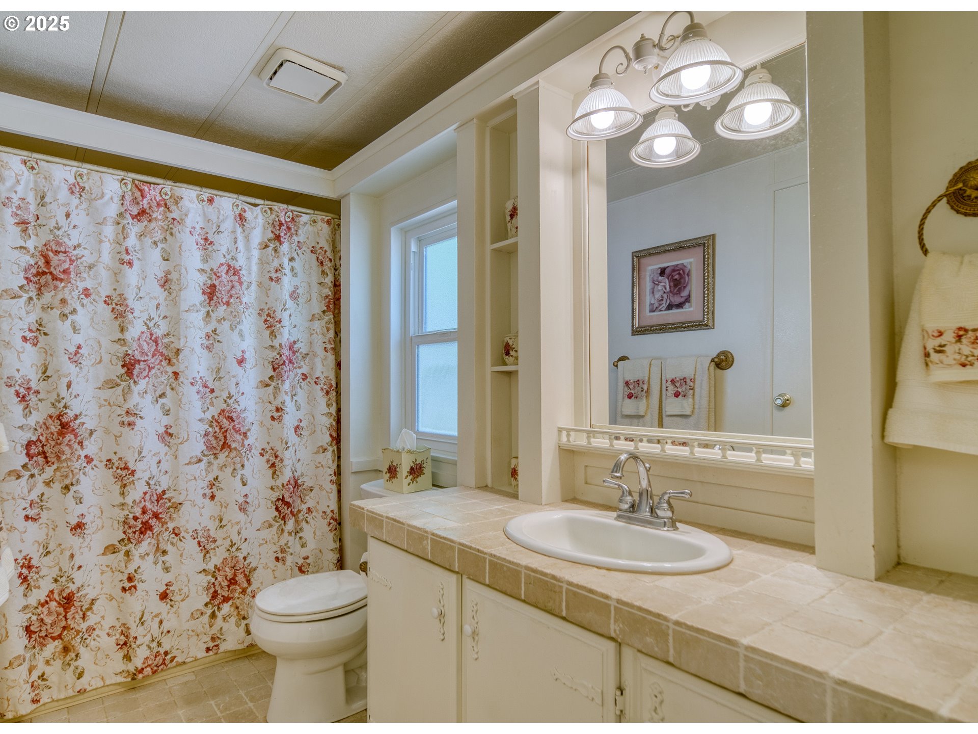 51587 Oak Grove Drive Scappoose, OR 97056 - Photo 17 of 28 Attached Bathroom #1