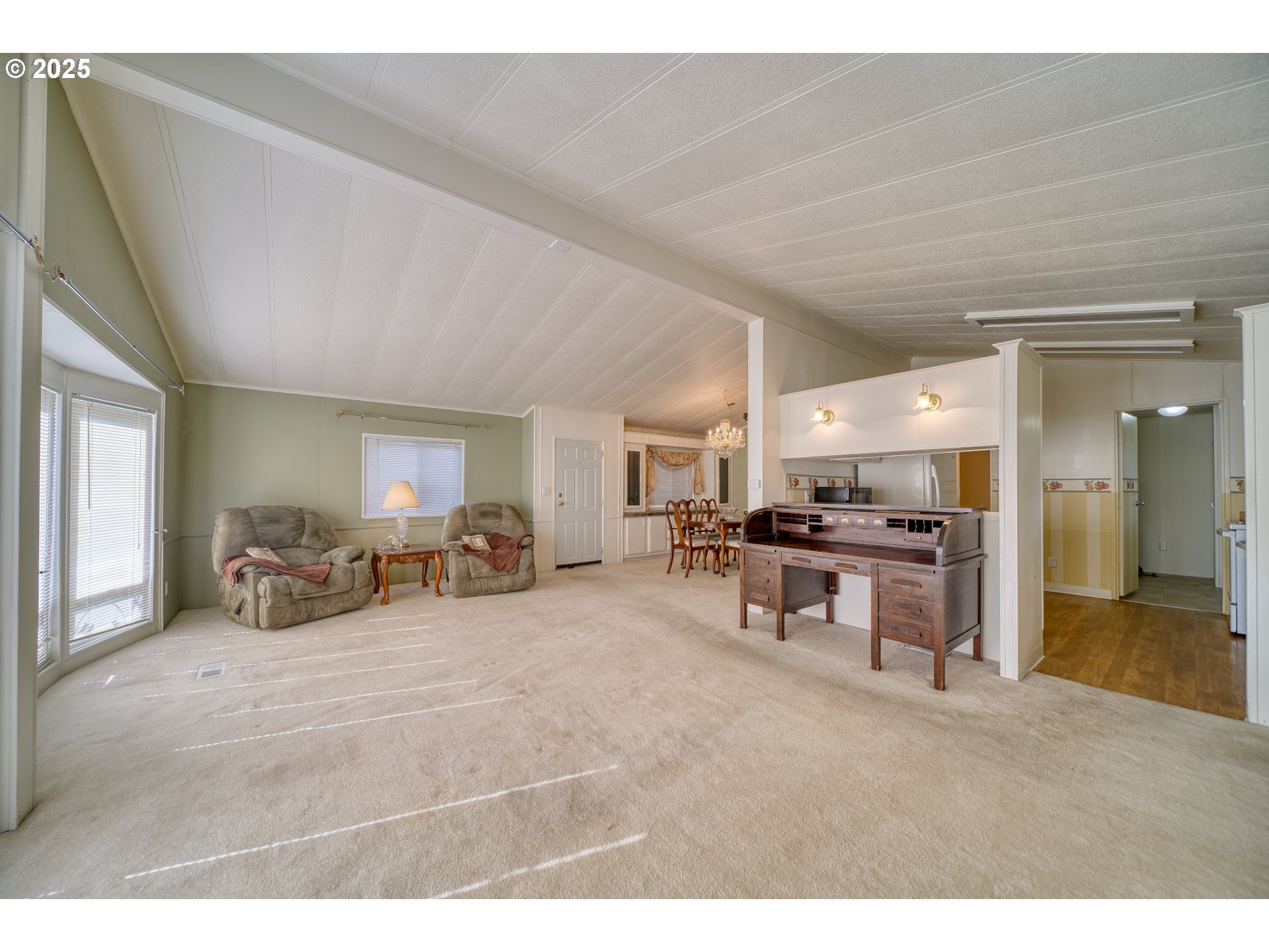 51587 Oak Grove Drive Scappoose, OR 97056 - Photo 5 of 28 Living Room