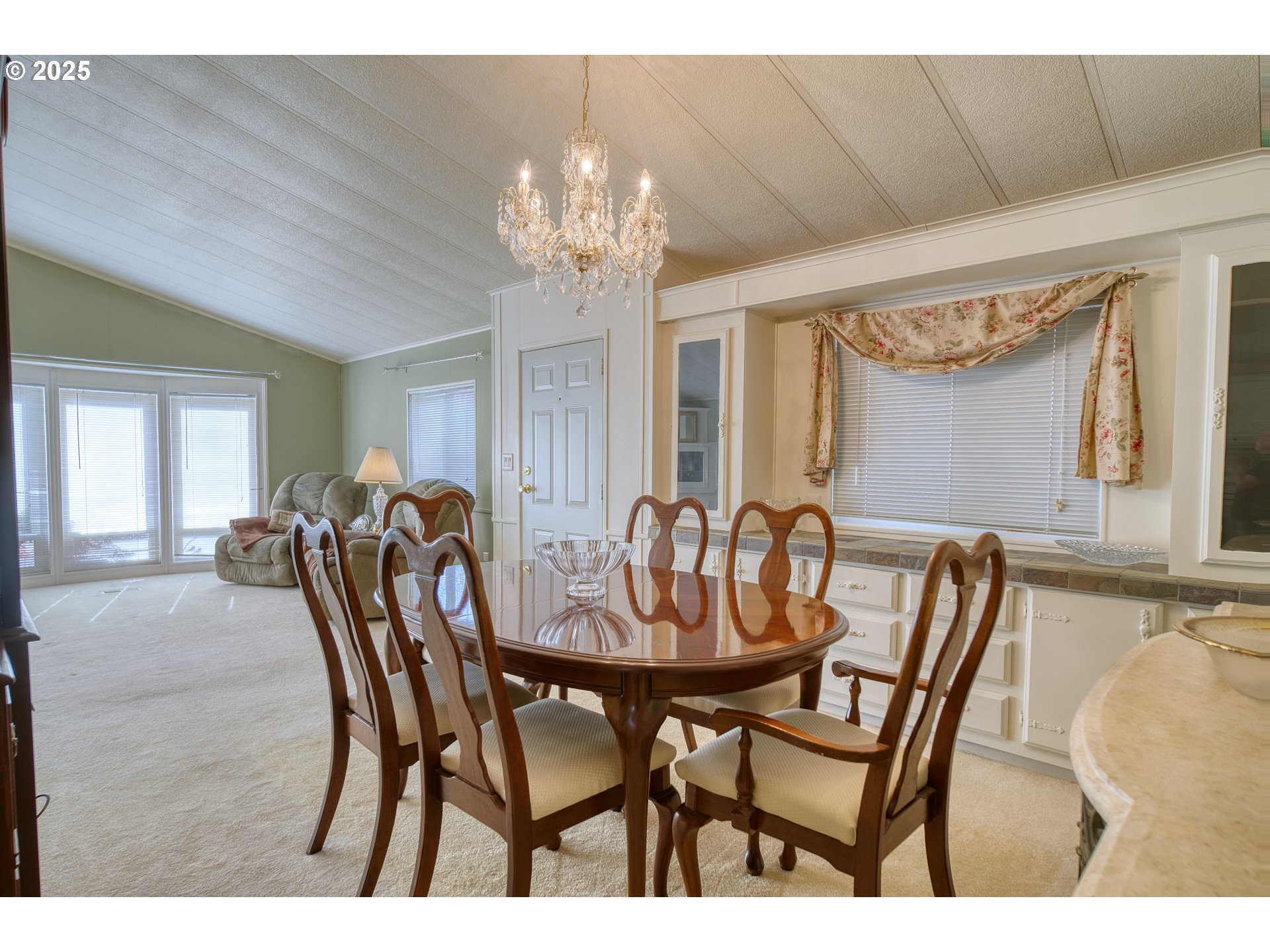 51587 Oak Grove Drive Scappoose, OR 97056 - Photo 6 of 28 Dining Room