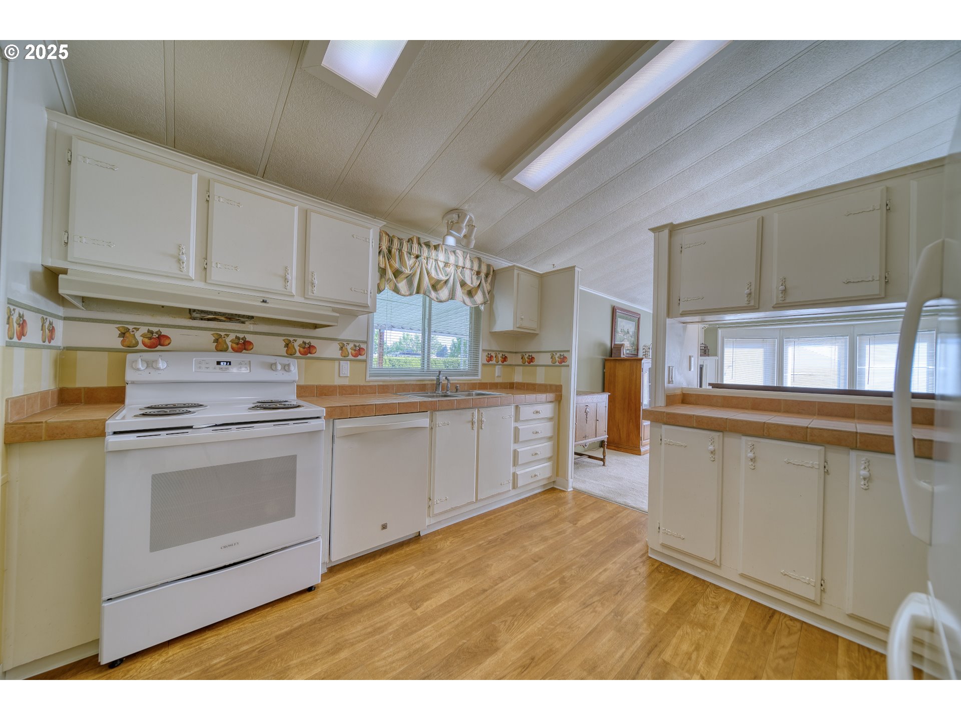 51587 Oak Grove Drive Scappoose, OR 97056 - Photo 9 of 28 Kitchen
