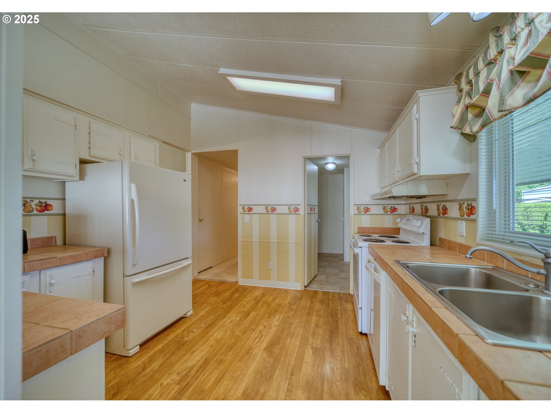 51587 Oak Grove Drive Scappoose, OR 97056 - Photo 10 of 28 Kitchen