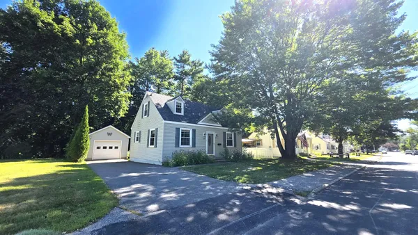 $229,500 | 826 Somerset Street, Rumford, ME 04276