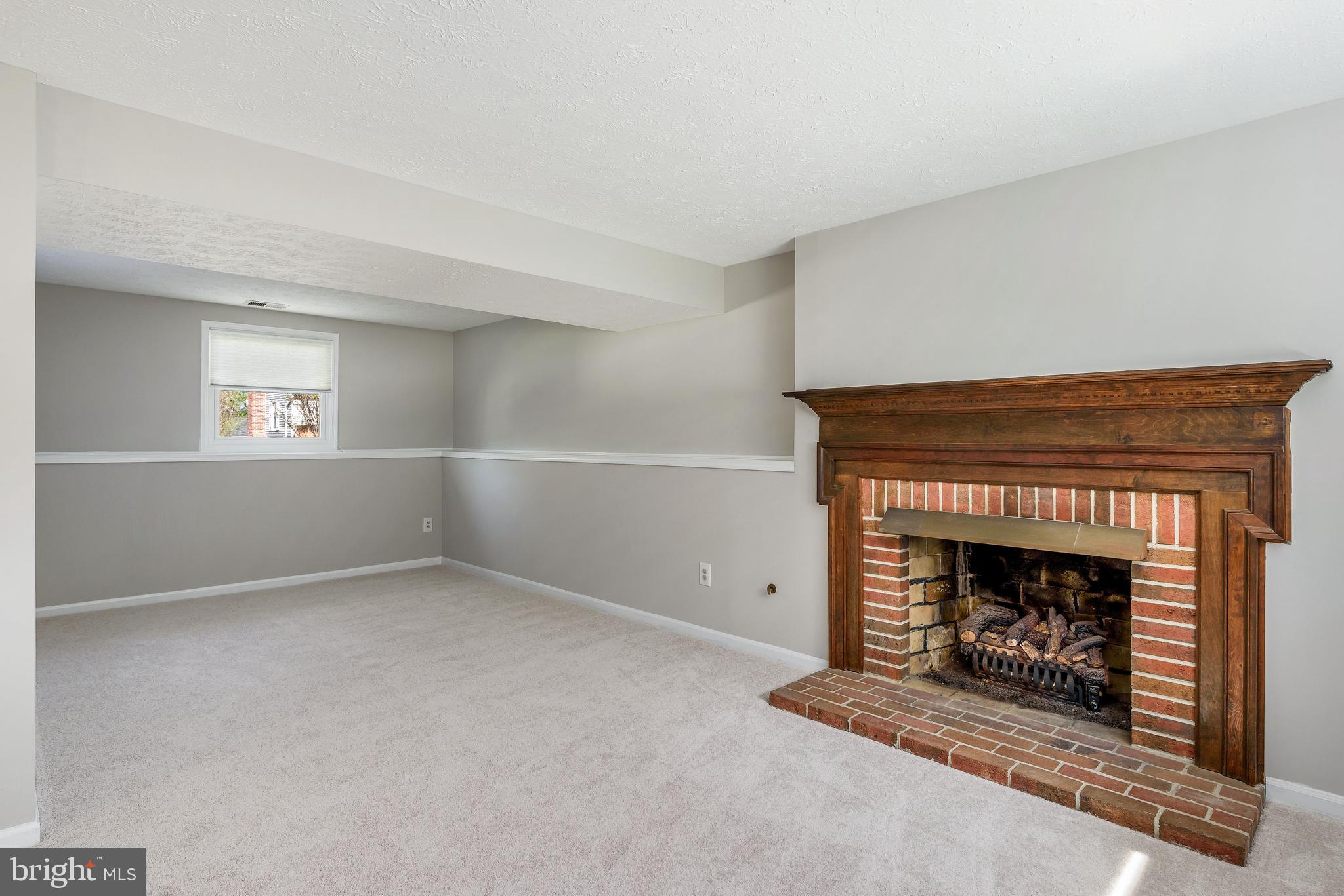 109 Rector Street Sterling, VA 20164 - Photo 23 of 34 Gallery Image 23