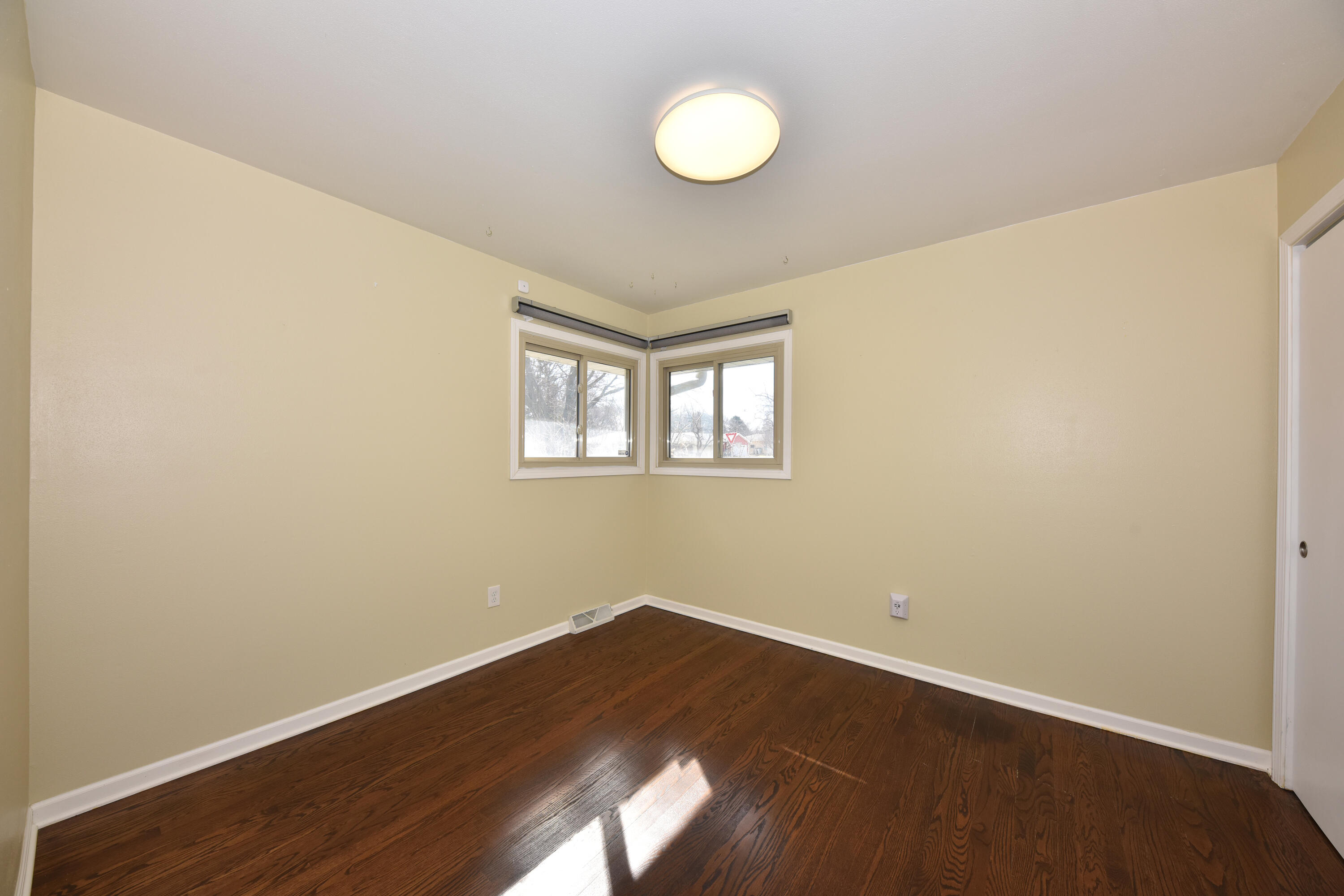 5669 South 24th Street Milwaukee, WI 53221 - Photo 17 of 33 Bed 3