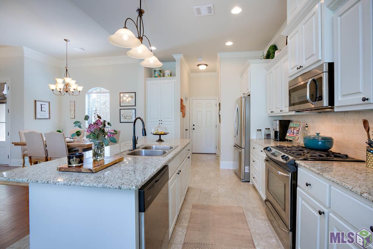 8231 Valencia Court Baton Rouge, LA 70820 - Photo 6 of 18 What a Kitchen!