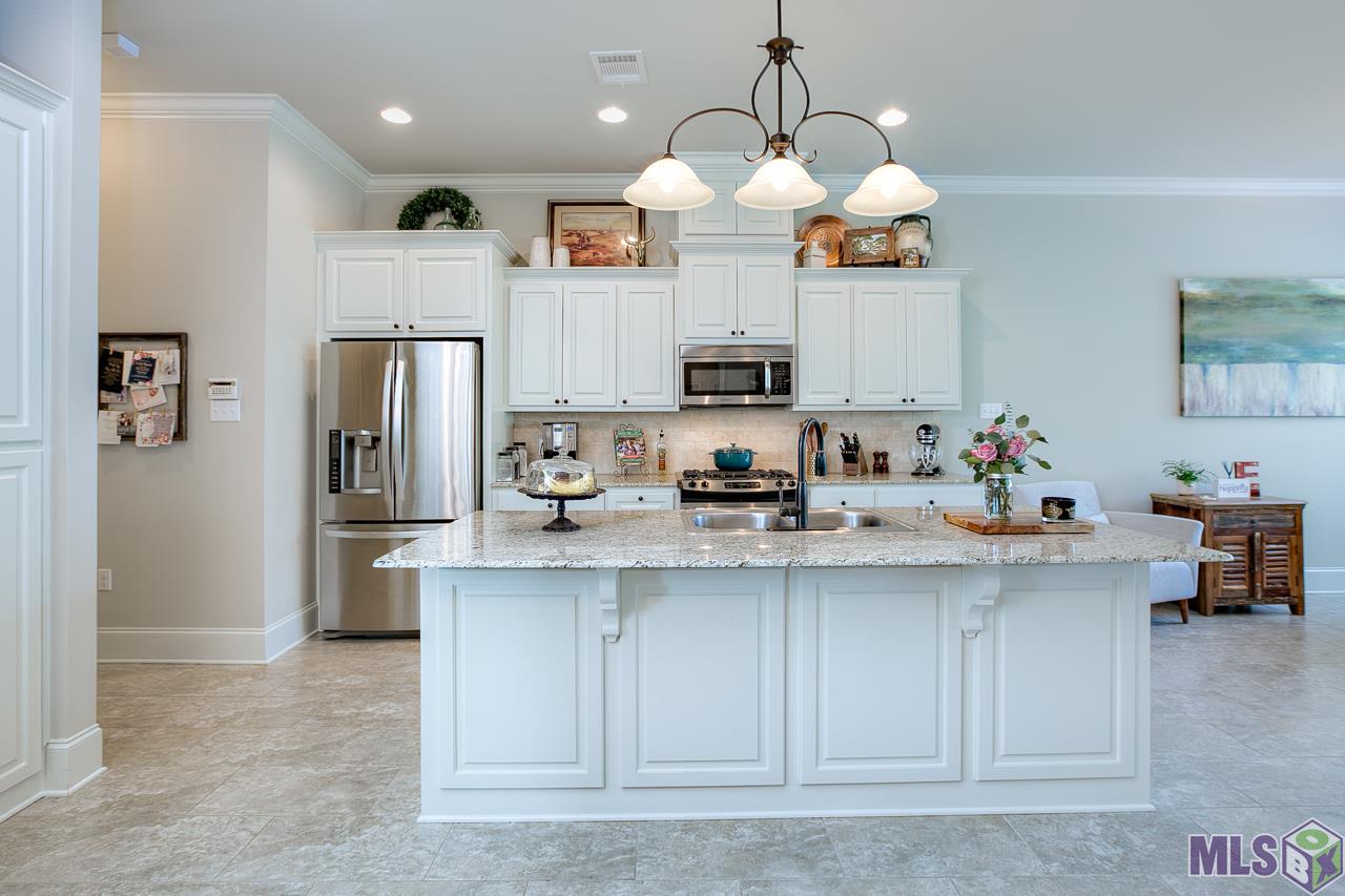 8231 Valencia Court Baton Rouge, LA 70820 - Photo 7 of 18 Entertainer's Delight!