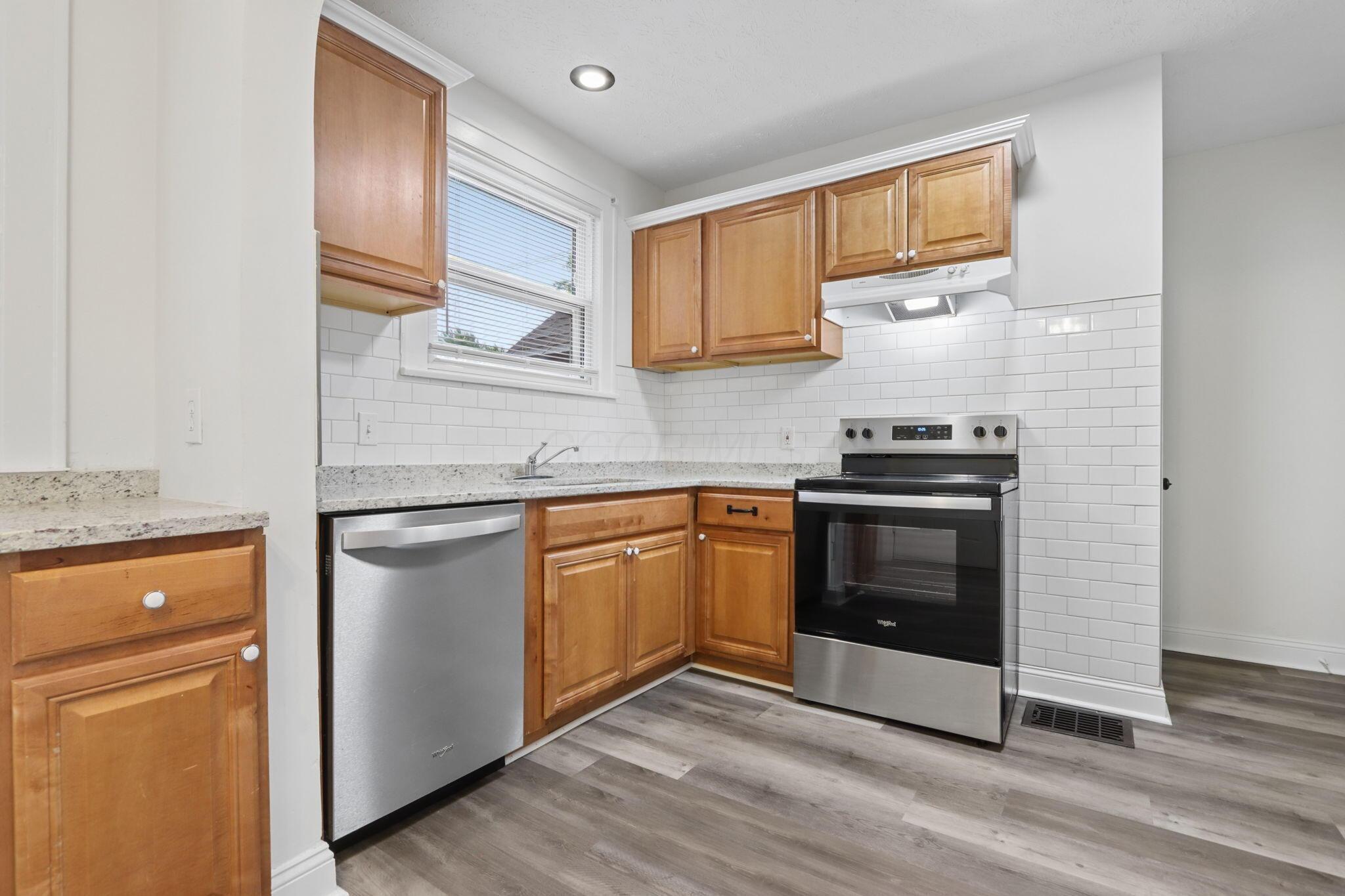 1470 East Weber Road Columbus, OH 43211 - Photo 12 of 36 KITCHEN