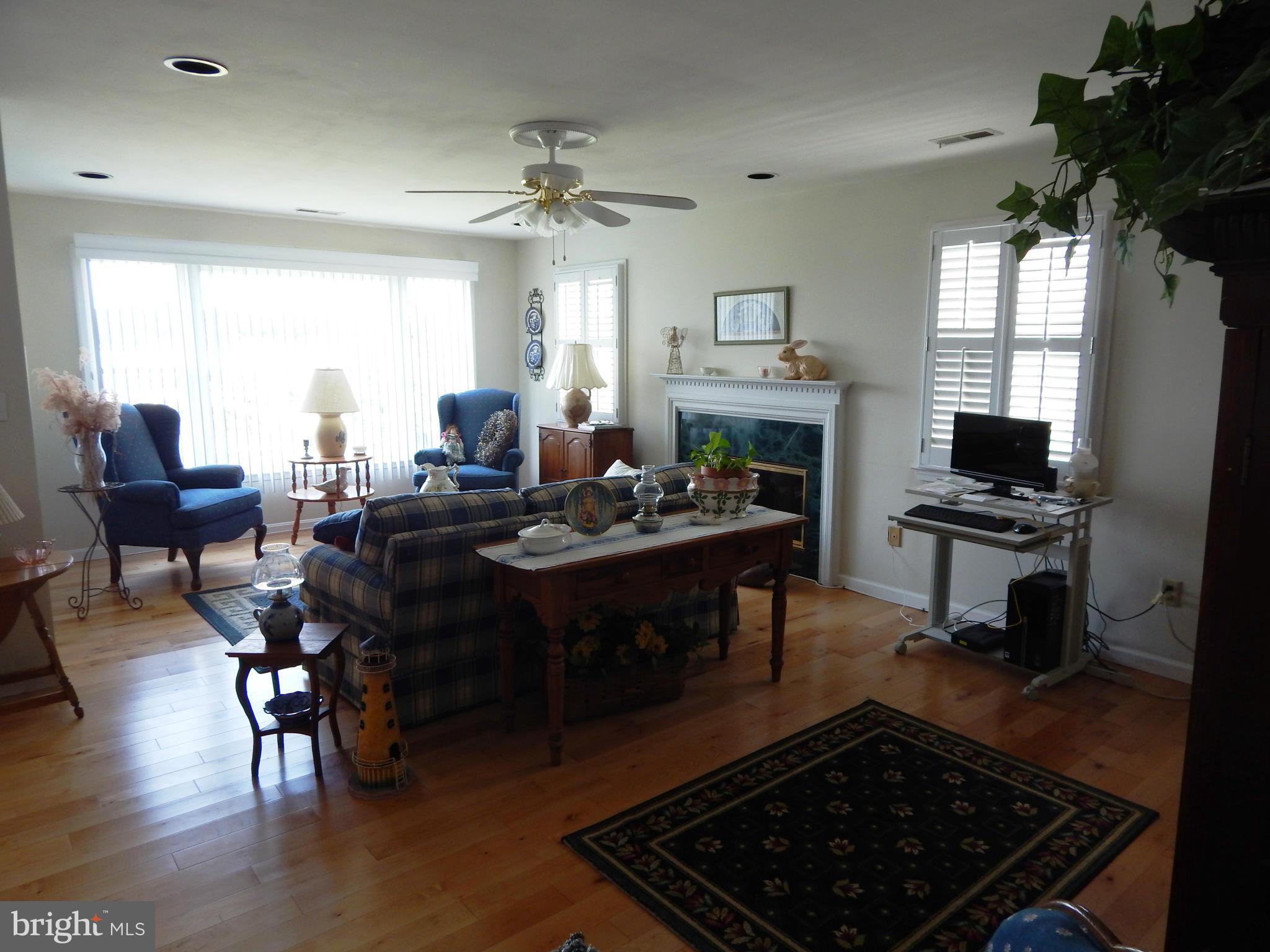 12936 Community Road Baltimore, MD 21220 - Photo 7 of 29 Family Room