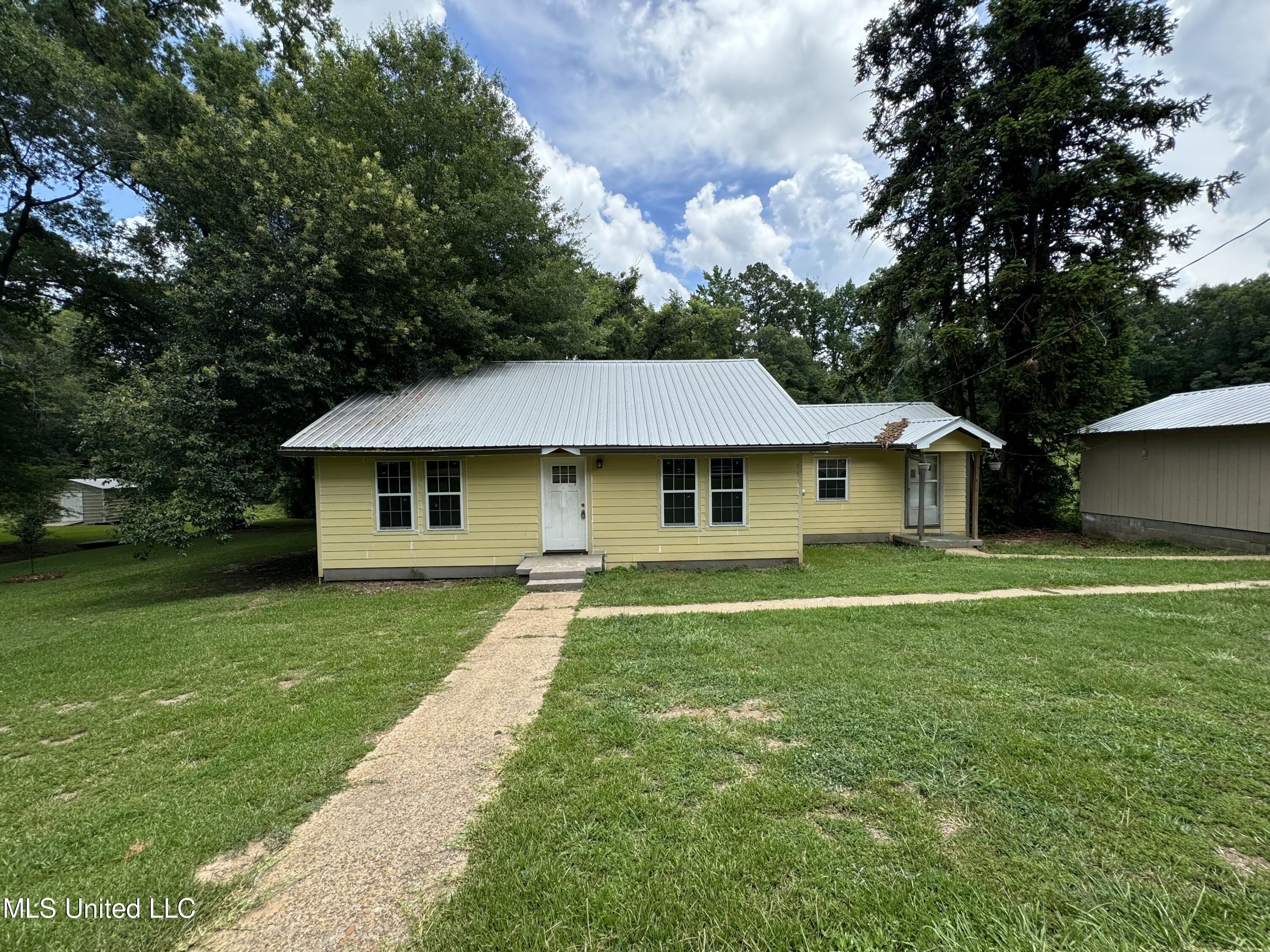 1050 Beech Street Wesson, MS 39191 - Photo 1 of 11 IMG_5527