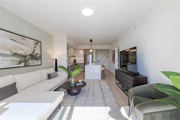 $11,750 | 3900 Alton Road, Unit 625, Miami Beach, FL 33140
