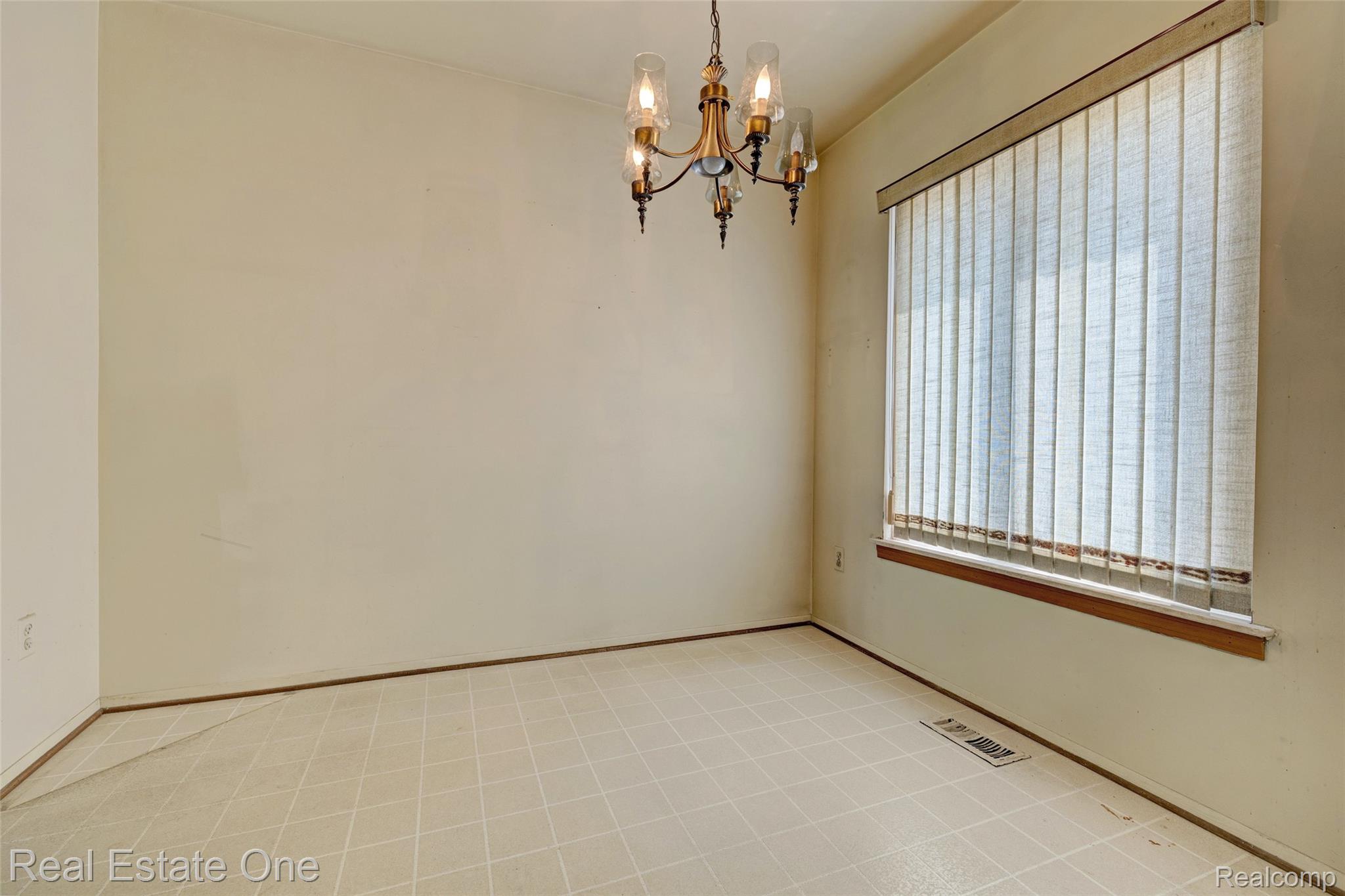 4456 15 Mile Road Sterling Heights, MI 48310 - Photo 4 of 31 4) Dining Room.jpg