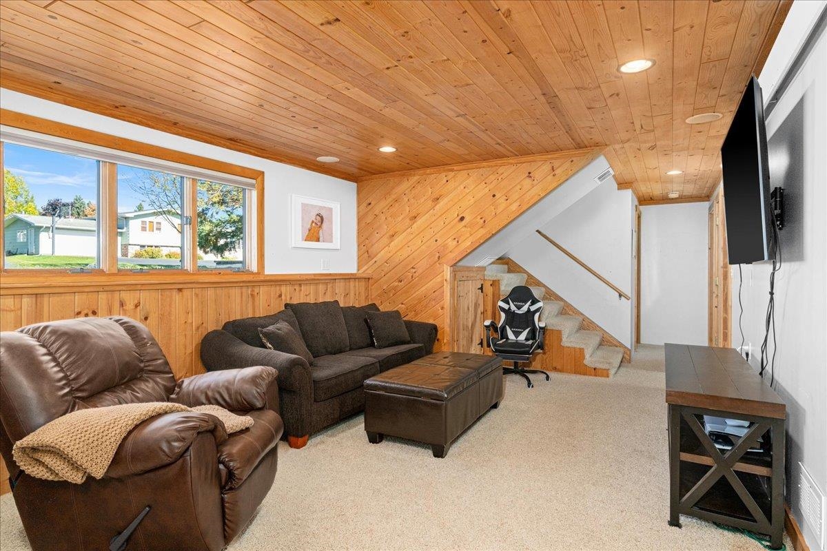 816 15th Avenue Two Harbors, MN 55616 - Photo 26 of 43