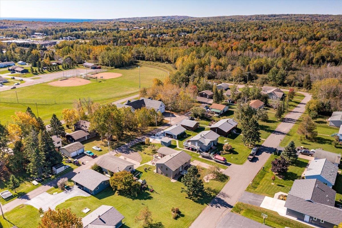 816 15th Avenue Two Harbors, MN 55616 - Photo 3 of 43