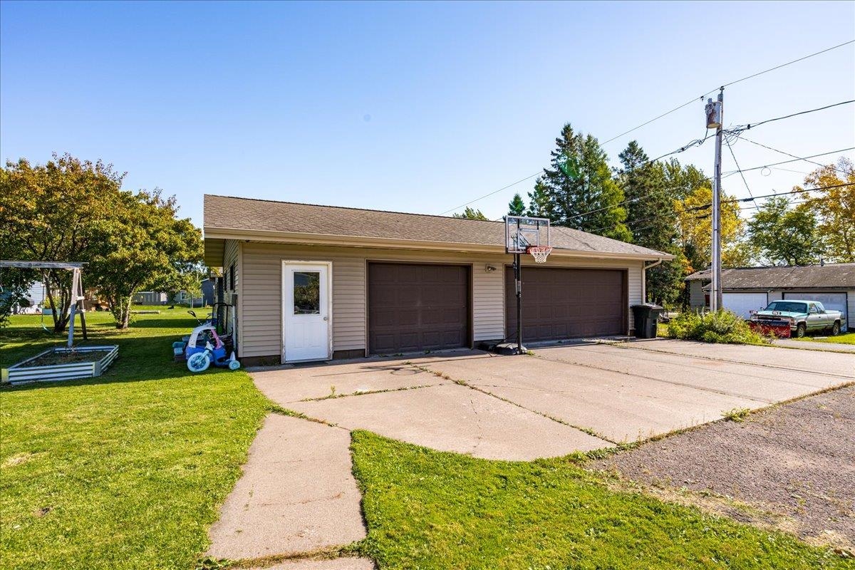 816 15th Avenue Two Harbors, MN 55616 - Photo 33 of 43