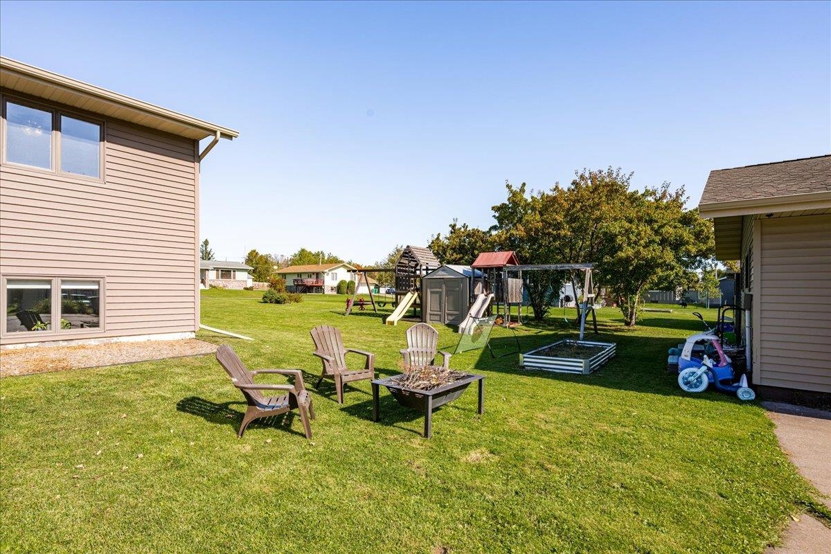 816 15th Avenue Two Harbors, MN 55616 - Photo 34 of 43