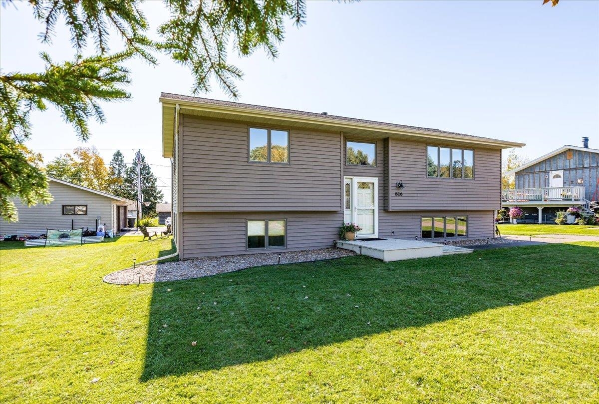 816 15th Avenue Two Harbors, MN 55616 - Photo 38 of 43