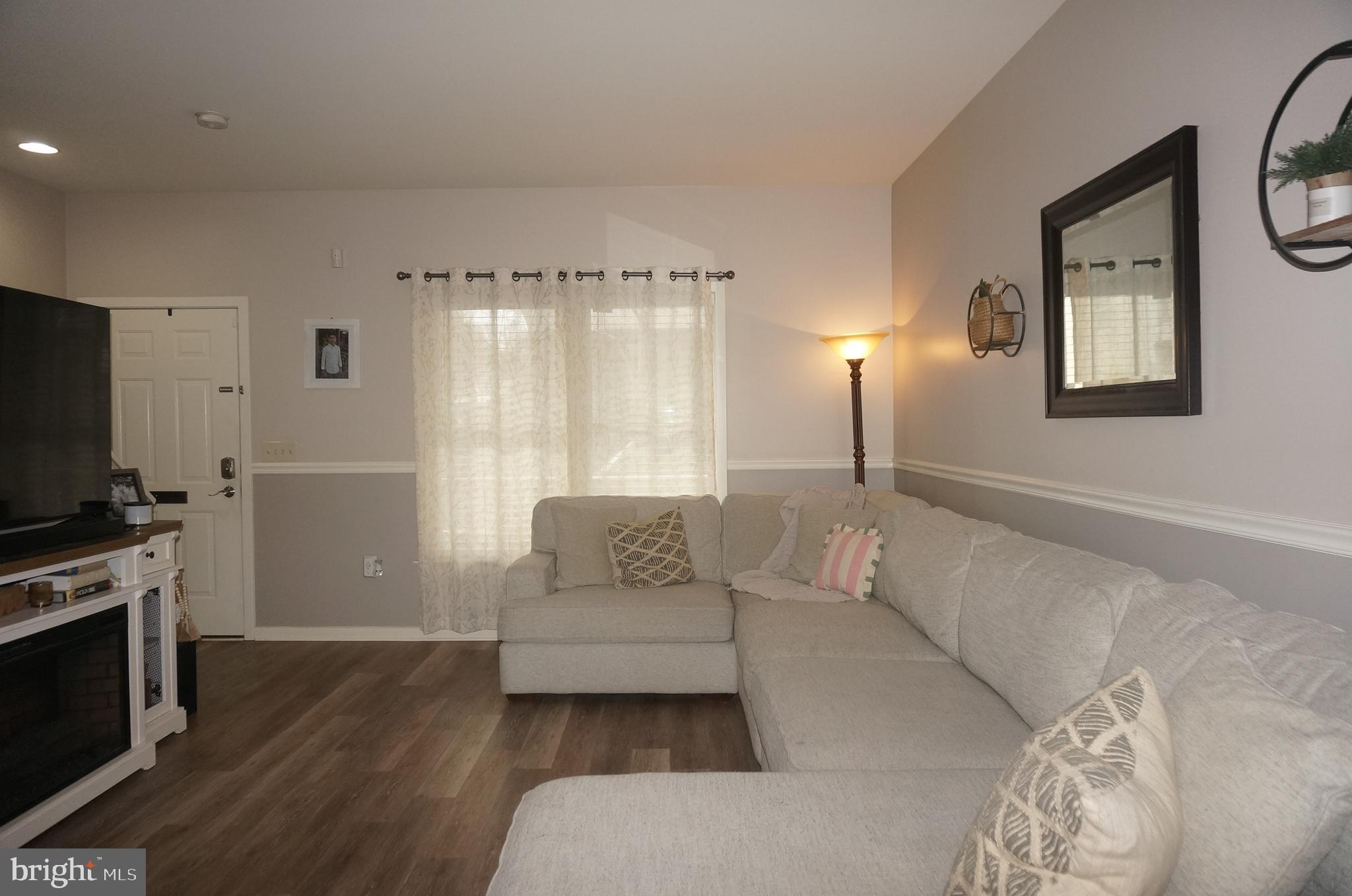 429 Locust Street Lancaster, PA 17602 - Photo 4 of 19