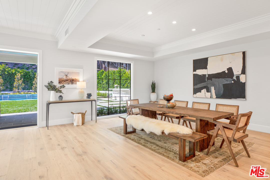 829 Greentree Road Pacific Palisades, CA 90402 - Photo 13 of 50 a view of a living room and dining room