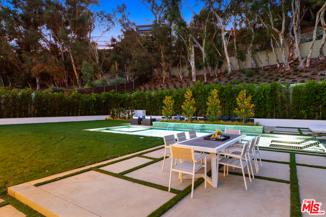 829 Greentree Road Pacific Palisades, CA 90402 - Photo 15 of 50