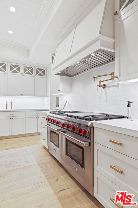 829 Greentree Road Pacific Palisades, CA 90402 - Photo 19 of 50 a kitchen with cabinets and stainless steel appliances