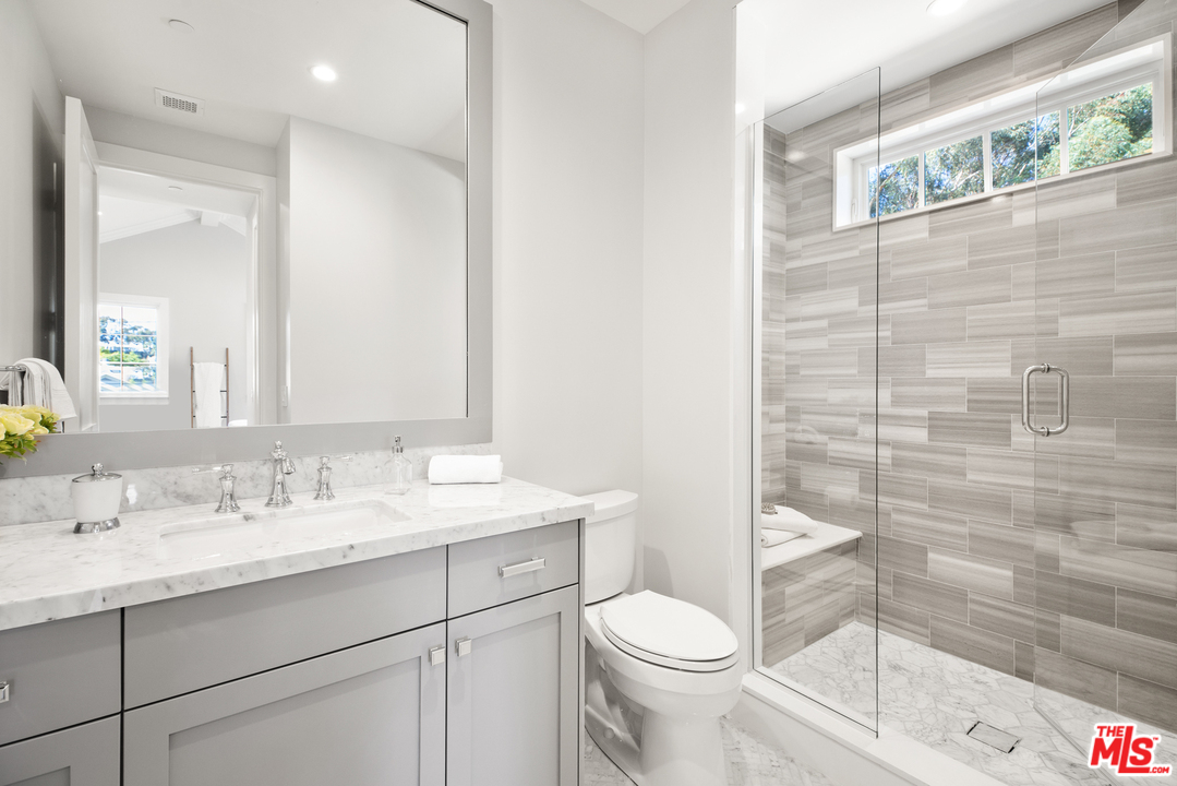 829 Greentree Road Pacific Palisades, CA 90402 - Photo 31 of 50 a bathroom with a sink a toilet and shower