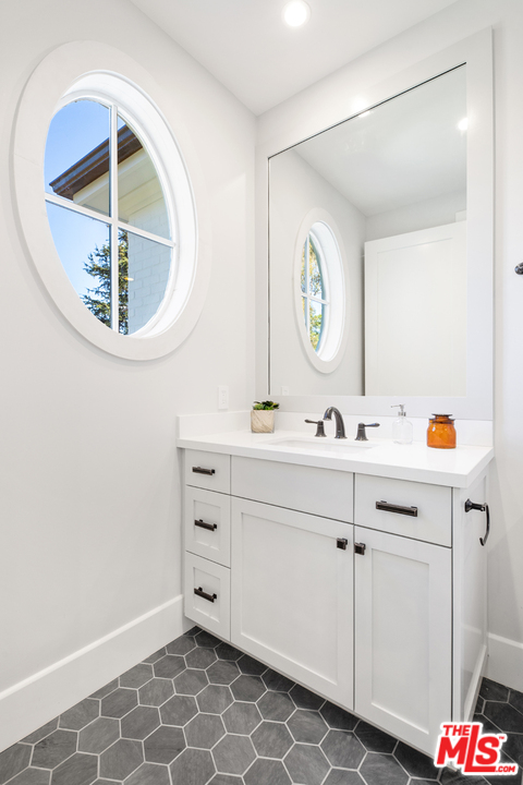 829 Greentree Road Pacific Palisades, CA 90402 - Photo 36 of 50