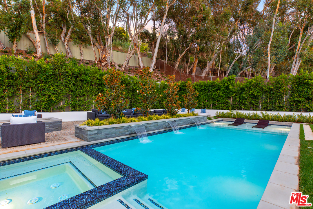 829 Greentree Road Pacific Palisades, CA 90402 - Photo 48 of 50 a view of a swimming pool with a lounge chair