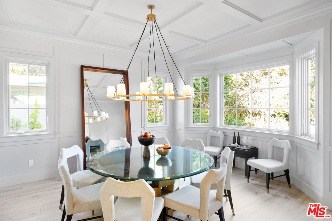 829 Greentree Road Pacific Palisades, CA 90402 - Photo 9 of 50 a dining room with furniture and window