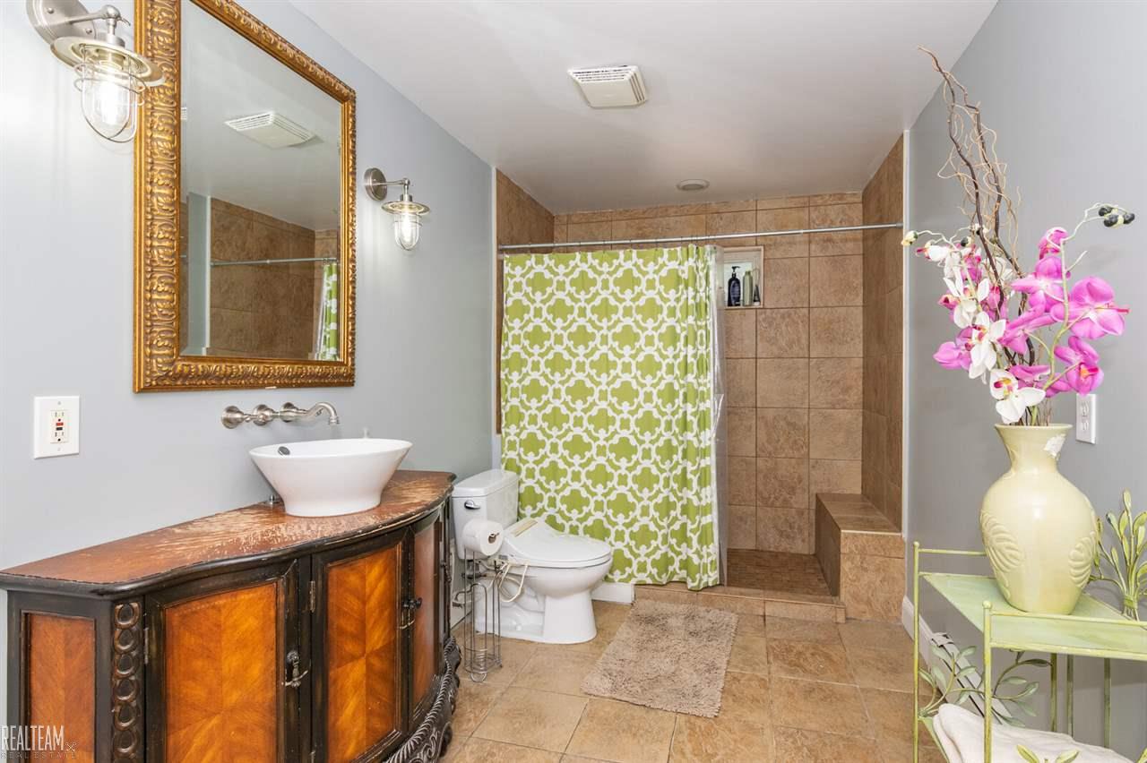 307 Oaklane Drive Rochester, MI 48306 - Photo 22 of 37 50024766-21.JPG