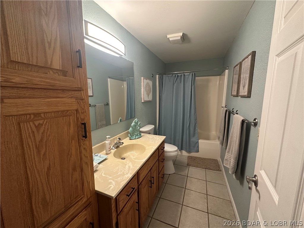 803 Winn Road, Unit 7C Osage Beach, MO 65065 - Photo 12 of 22 Guest Bath