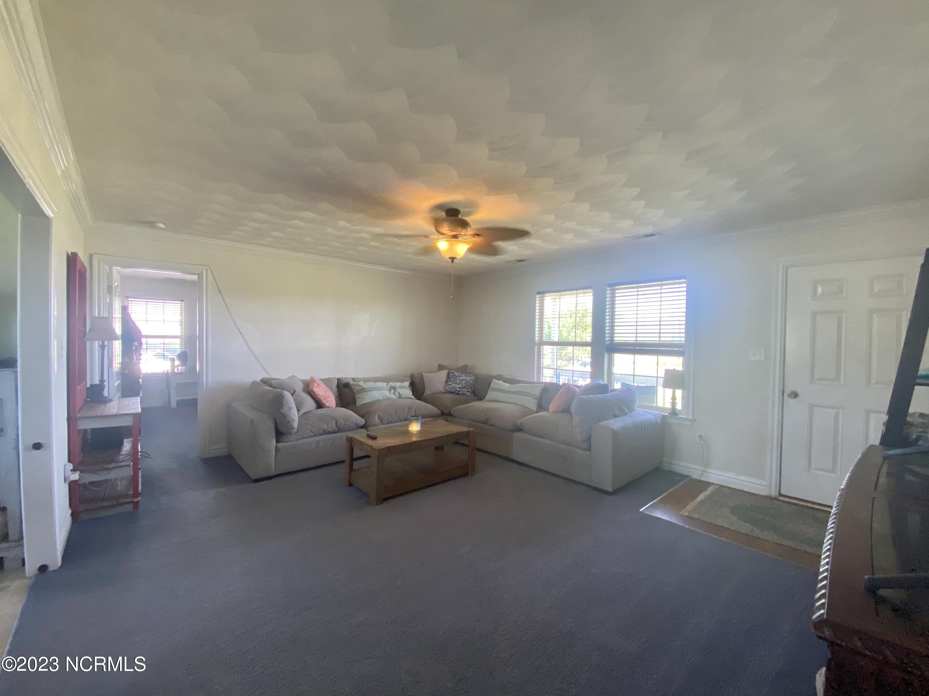 235 South Currituck Road Currituck, NC 27929 - Photo 4 of 11 Living room