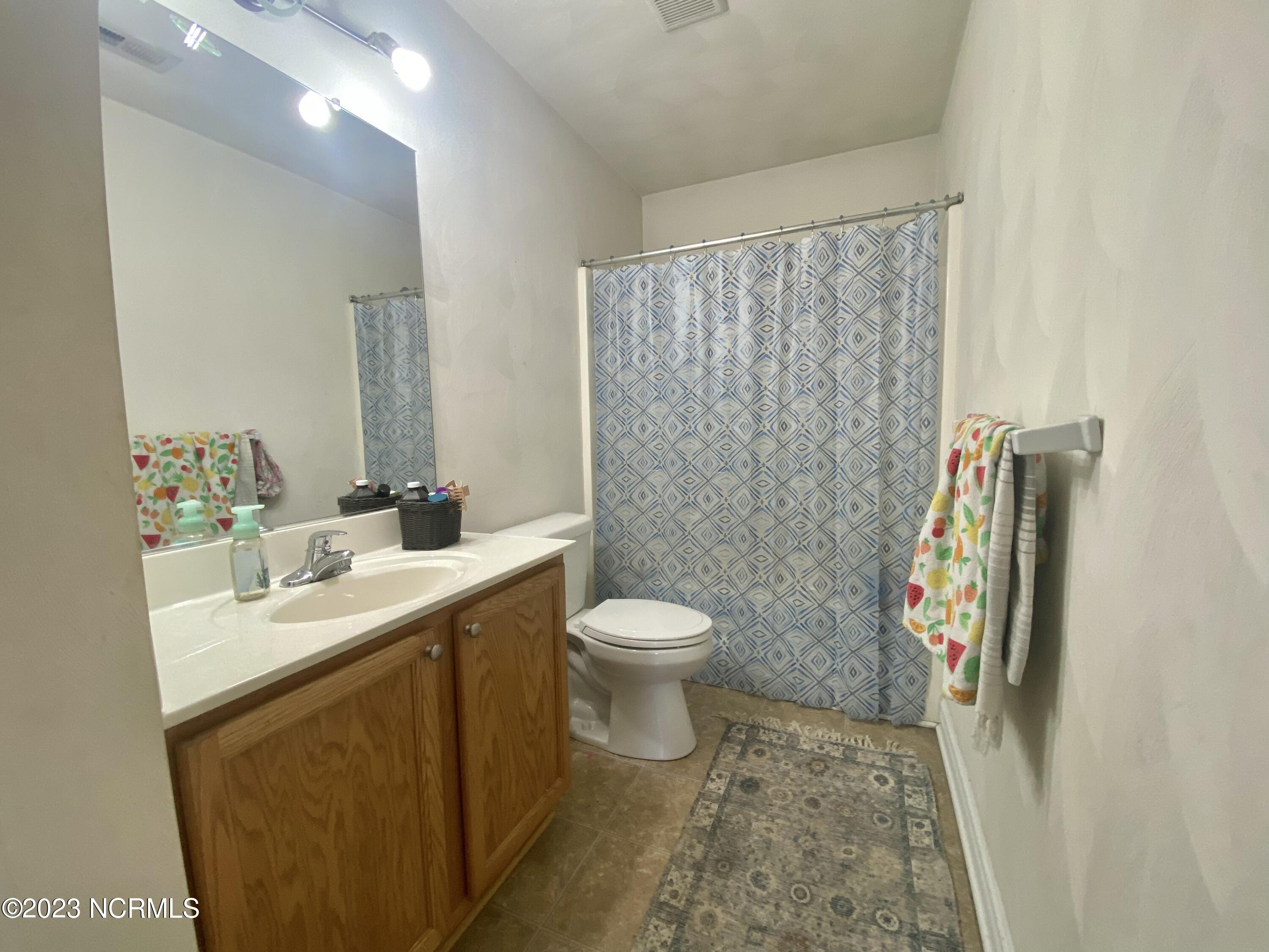 235 South Currituck Road Currituck, NC 27929 - Photo 9 of 11 Hall Bath