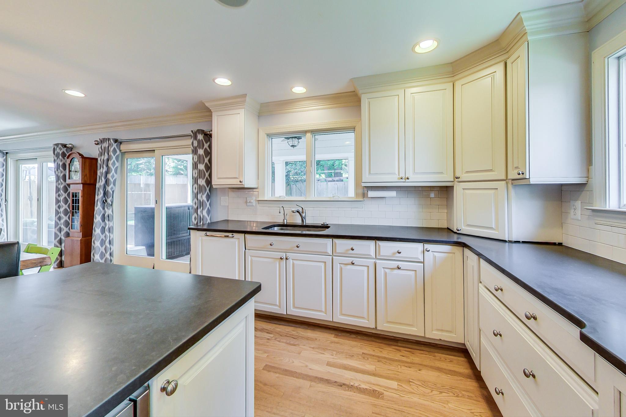 4403 Edgefield Road Kensington, MD 20895 - Photo 10 of 59