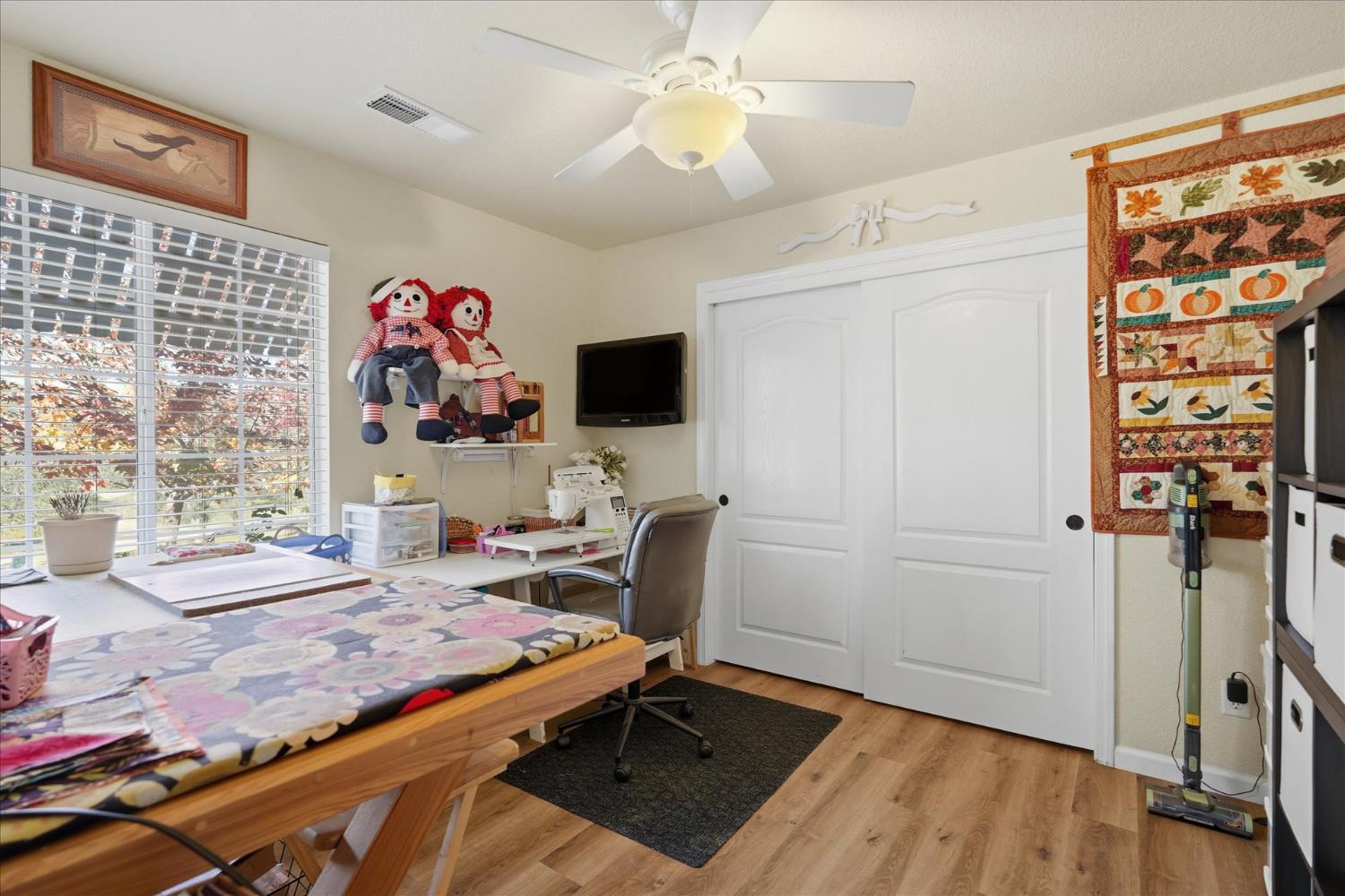 32583 River Knolls Road Coarsegold, CA 93614 - Photo 28 of 63 a view of a workspace with furniture and a flat screen tv