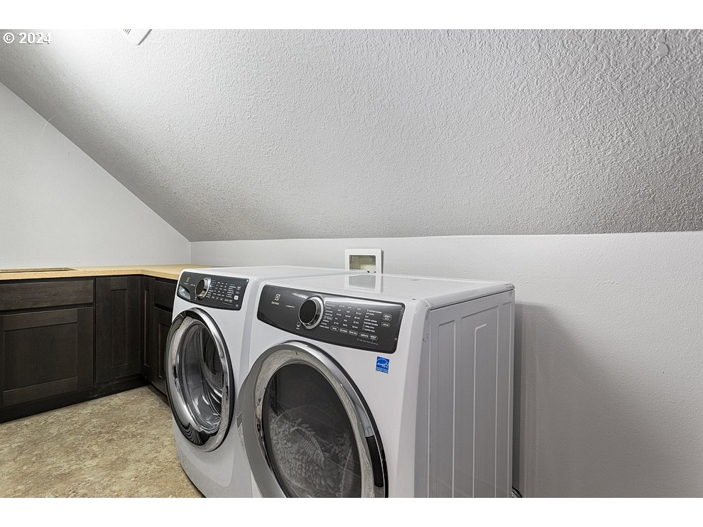 5360 Southeast Chase Road Gresham, OR 97080 - Photo 23 of 48 a utility room with dryer and washer
