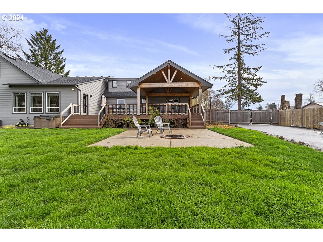 5360 Southeast Chase Road Gresham, OR 97080 - Photo 45 of 48 a front view of a house with garden