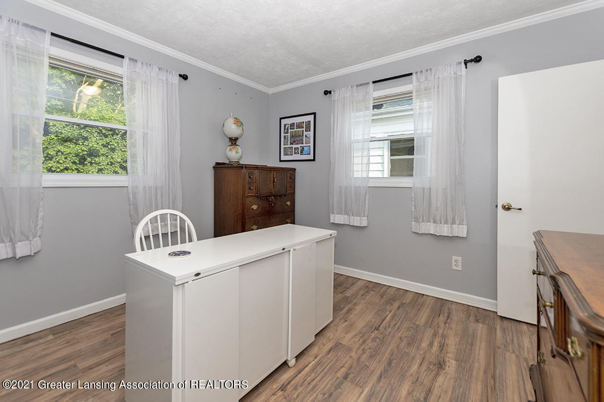 2419 Strathmore Road Lansing, MI 48910 - Photo 10 of 20 10
