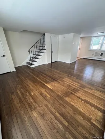 $3,000 | 1 Gilbert Avenue, Unit 6, Smithtown, NY 11787