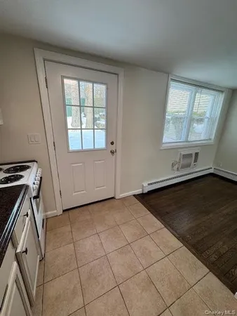 $3,000 | 1 Gilbert Avenue, Unit 6, Smithtown, NY 11787