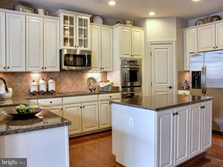 15622 Swanscombe Loop Upper Marlboro, MD 20774 - Photo 6 of 13 Kitchen