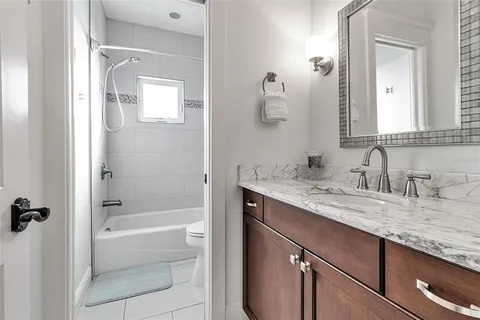 $3,950,000 | 718 Key Royale Drive, Holmes Beach, FL 34217