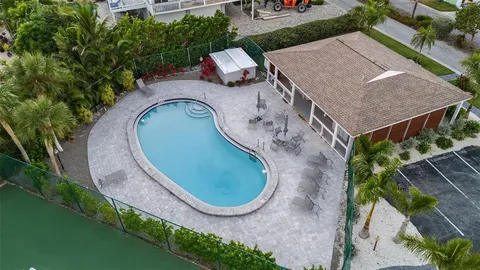 $3,950,000 | 718 Key Royale Drive, Holmes Beach, FL 34217