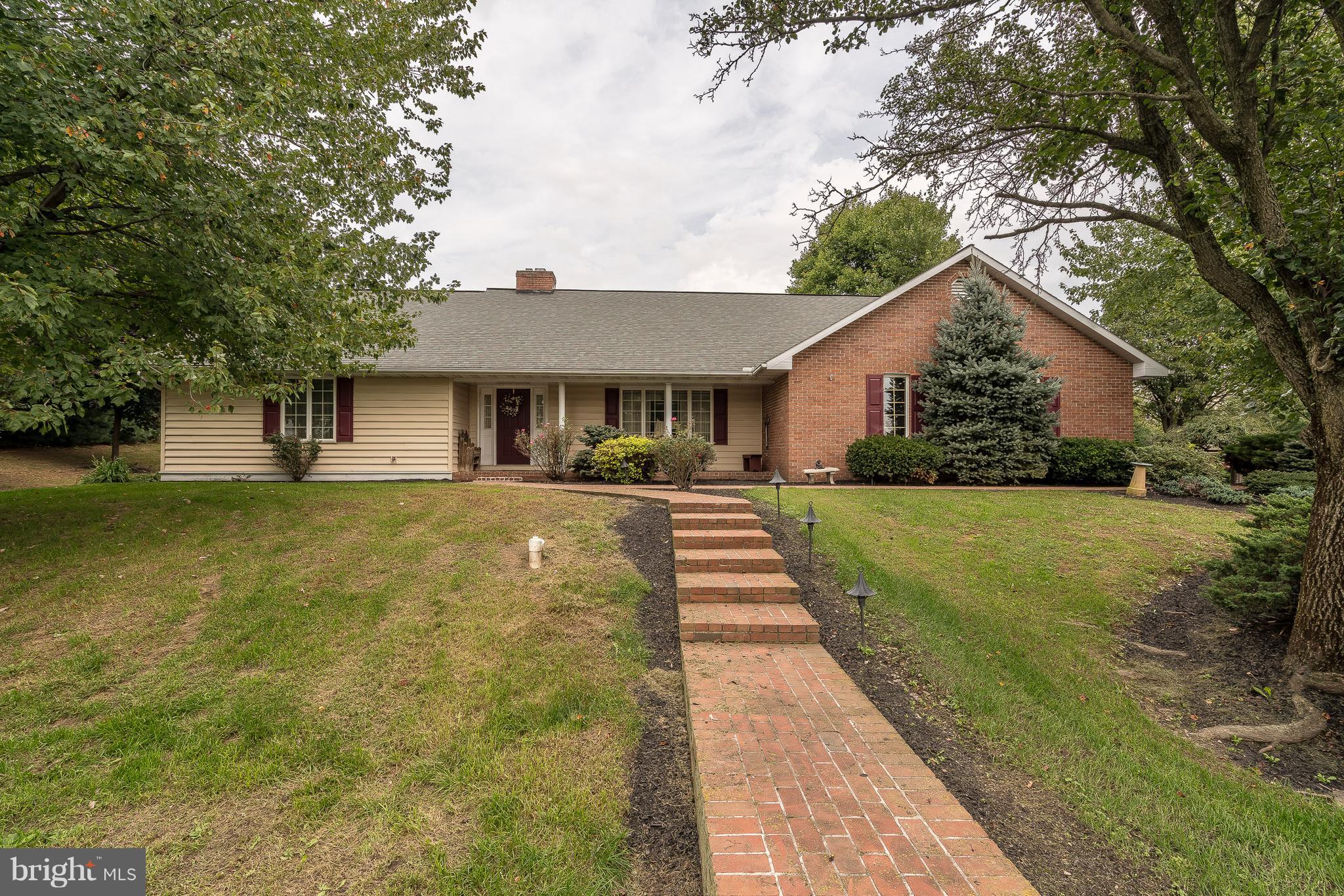 13 Countryside Lane Lititz, PA 17543 - Photo 1 of 34