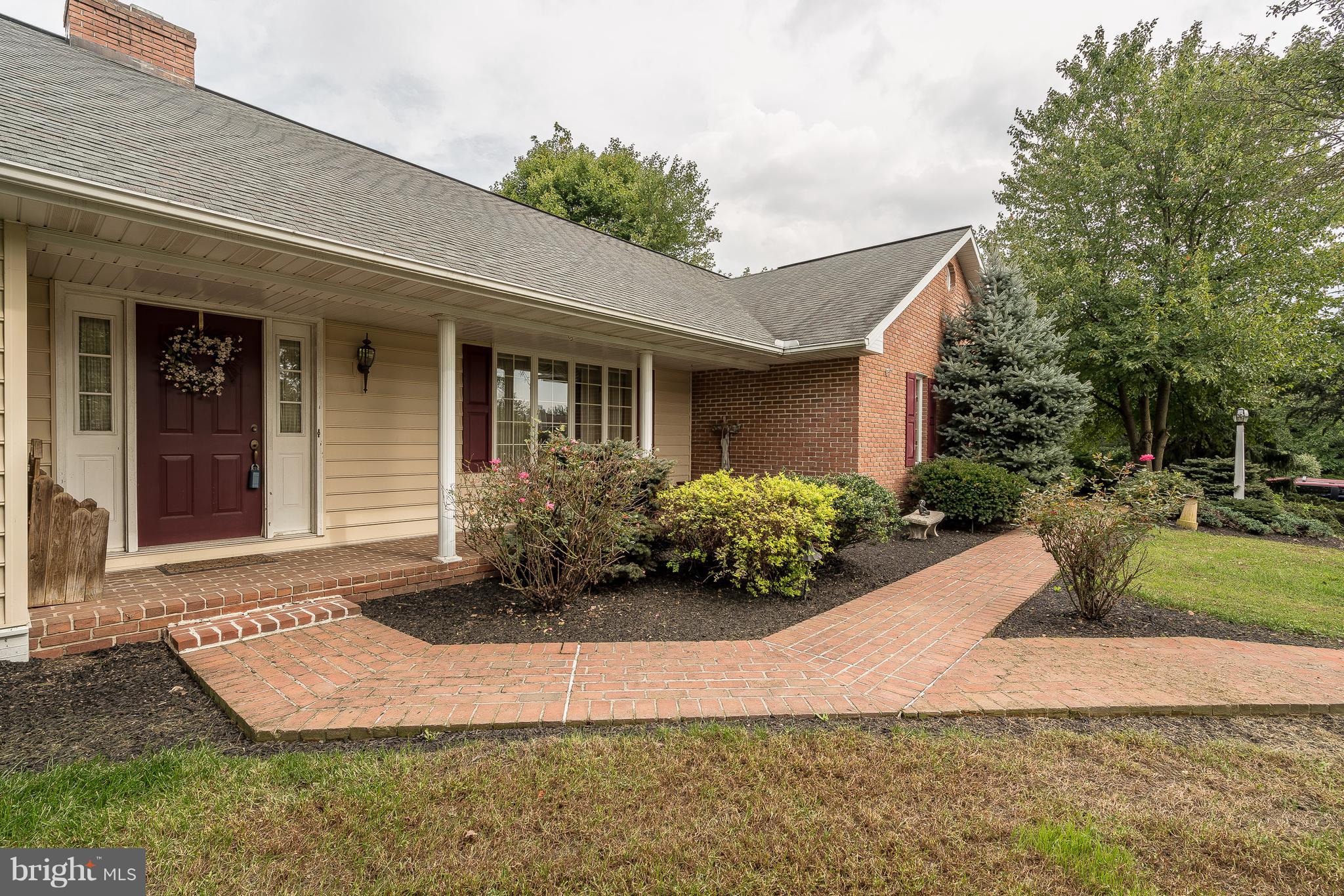 13 Countryside Lane Lititz, PA 17543 - Photo 3 of 34